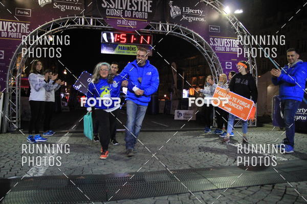 Buy your photos of the eventS�o Silvestre Porto 2019 on Fotop