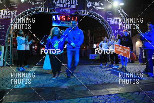 Buy your photos of the eventS�o Silvestre Porto 2019 on Fotop