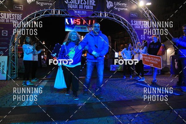 Buy your photos of the eventS�o Silvestre Porto 2019 on Fotop