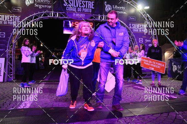 Buy your photos of the eventS�o Silvestre Porto 2019 on Fotop