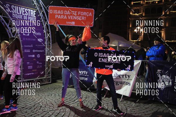 Buy your photos of the eventS�o Silvestre Porto 2019 on Fotop
