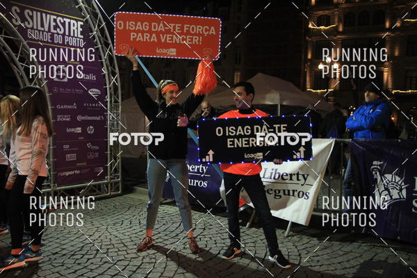 Buy your photos of the eventS�o Silvestre Porto 2019 on Fotop