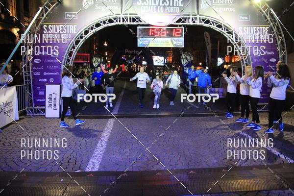 Buy your photos of the eventS�o Silvestre Porto 2019 on Fotop