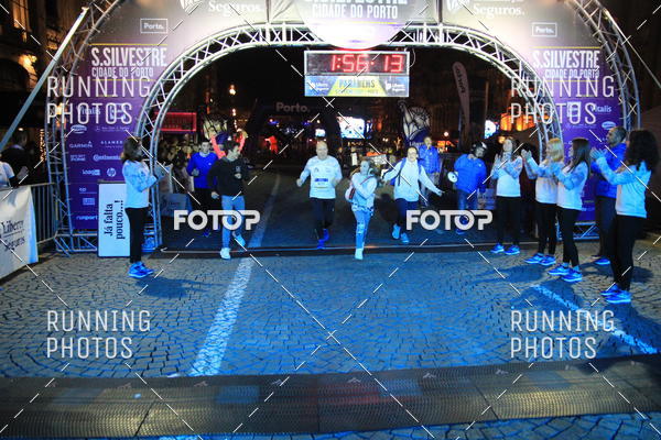 Buy your photos of the eventS�o Silvestre Porto 2019 on Fotop