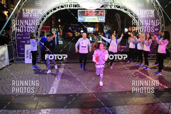Buy your photos of the eventS�o Silvestre Porto 2019 on Fotop