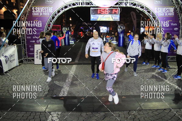 Buy your photos of the eventS�o Silvestre Porto 2019 on Fotop