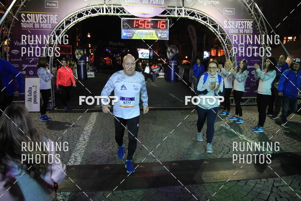 Buy your photos of the eventS�o Silvestre Porto 2019 on Fotop