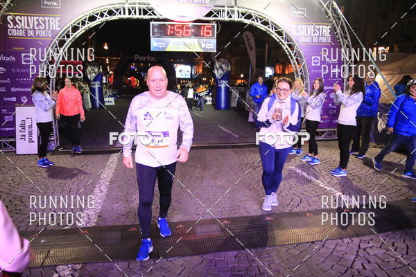 Buy your photos of the eventS�o Silvestre Porto 2019 on Fotop