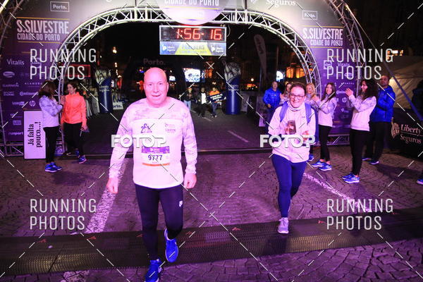 Buy your photos of the eventS�o Silvestre Porto 2019 on Fotop