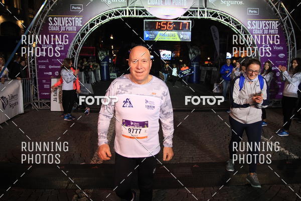 Buy your photos of the eventS�o Silvestre Porto 2019 on Fotop