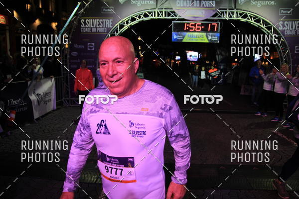 Buy your photos of the eventS�o Silvestre Porto 2019 on Fotop