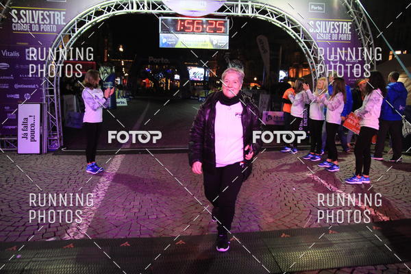 Buy your photos of the eventS�o Silvestre Porto 2019 on Fotop