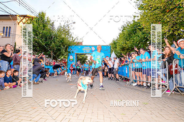 Buy your photos of the eventCorrida Iluminada de Natal 2019 on Fotop