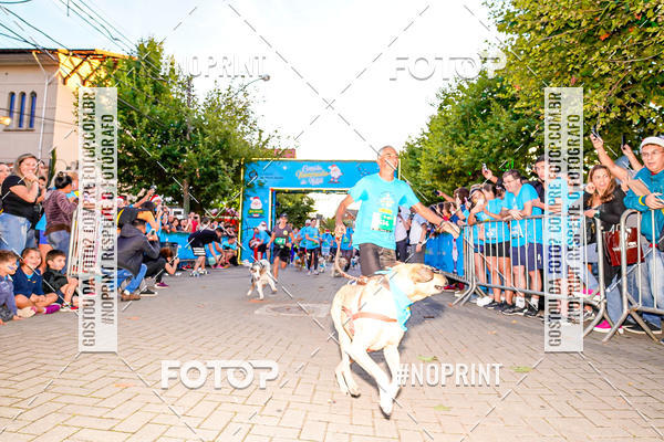 Buy your photos of the eventCorrida Iluminada de Natal 2019 on Fotop