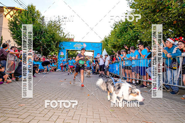 Buy your photos of the eventCorrida Iluminada de Natal 2019 on Fotop