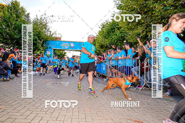 Buy your photos of the eventCorrida Iluminada de Natal 2019 on Fotop
