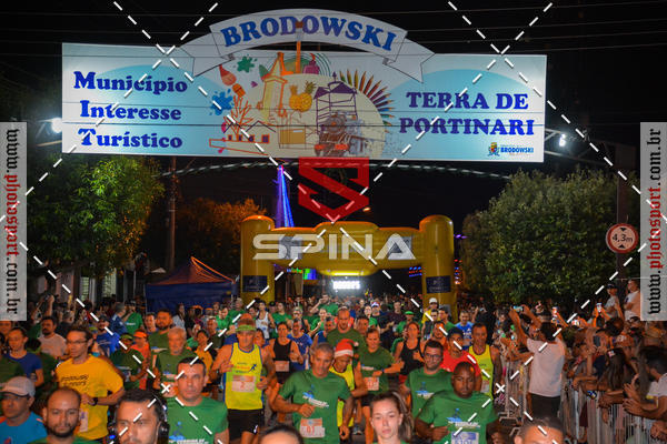 Buy your photos of the event70 CORRIDA DE BRODOWSKI on Fotop
