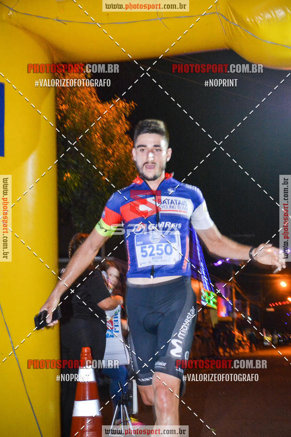 Buy your photos of the event70 CORRIDA DE BRODOWSKI on Fotop