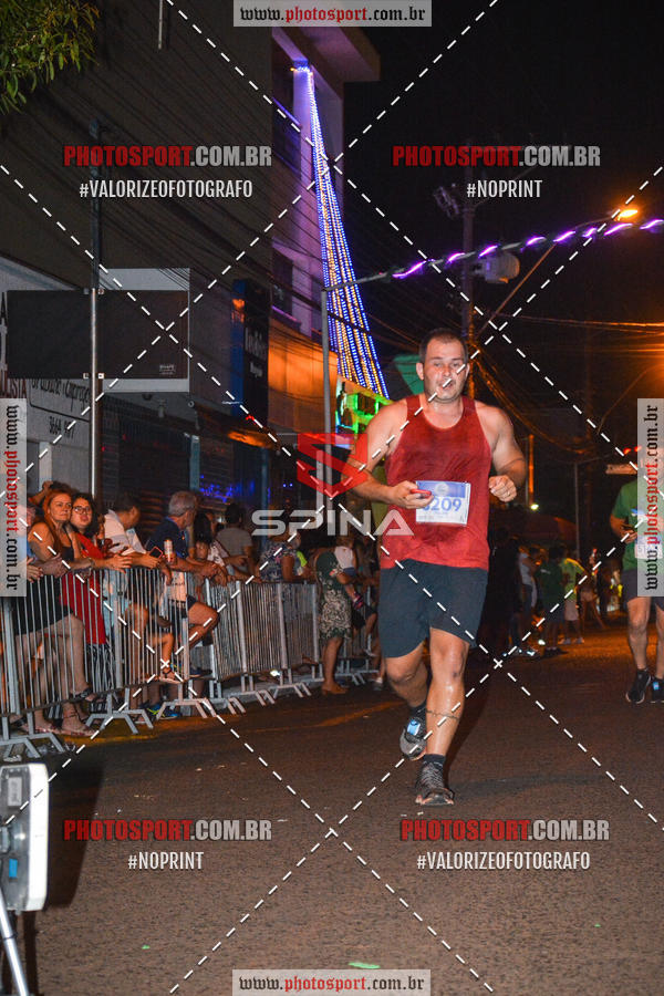 Buy your photos of the event70 CORRIDA DE BRODOWSKI on Fotop