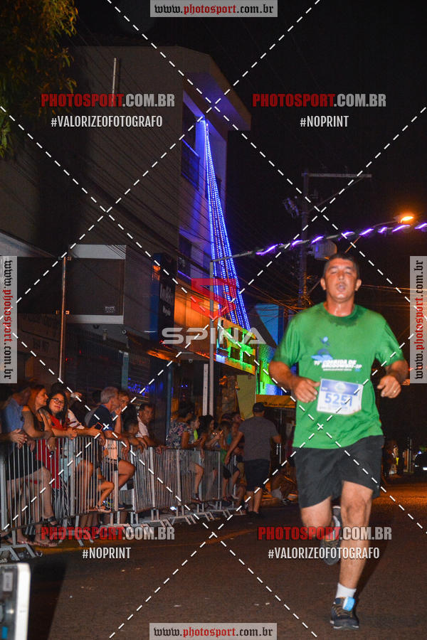 Buy your photos of the event70 CORRIDA DE BRODOWSKI on Fotop