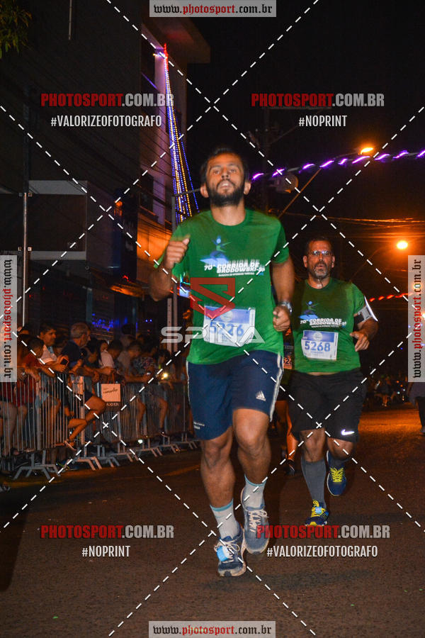 Buy your photos of the event70 CORRIDA DE BRODOWSKI on Fotop