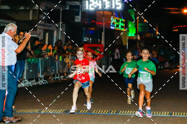 Buy your photos of the event70 CORRIDA DE BRODOWSKI on Fotop
