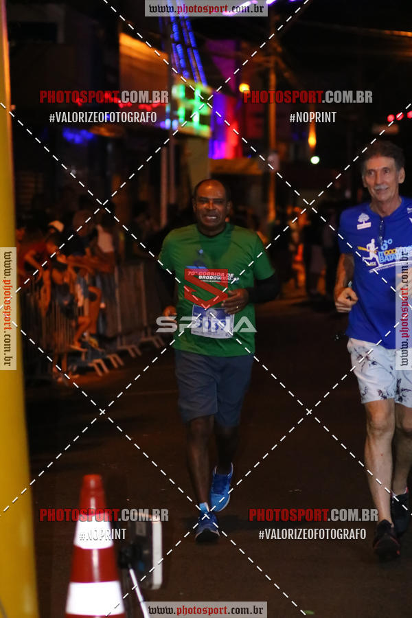 Achetez vos photos de l'vnement70 CORRIDA DE BRODOWSKI sur Fotop