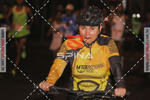 Buy your photos of the event70 CORRIDA DE BRODOWSKI on Fotop