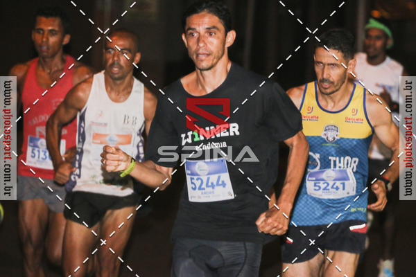 Buy your photos of the event70 CORRIDA DE BRODOWSKI on Fotop