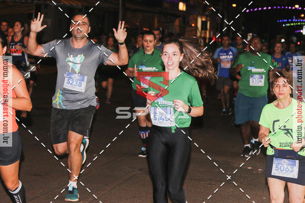 Buy your photos of the event70 CORRIDA DE BRODOWSKI on Fotop