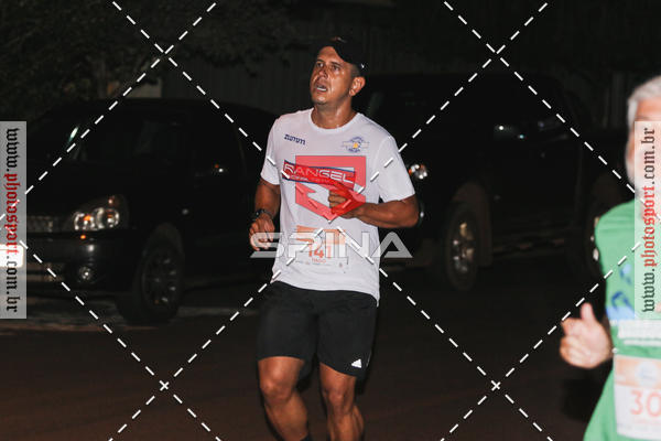 Buy your photos of the event70 CORRIDA DE BRODOWSKI on Fotop