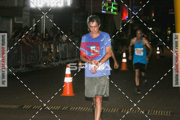 Buy your photos of the event70 CORRIDA DE BRODOWSKI on Fotop