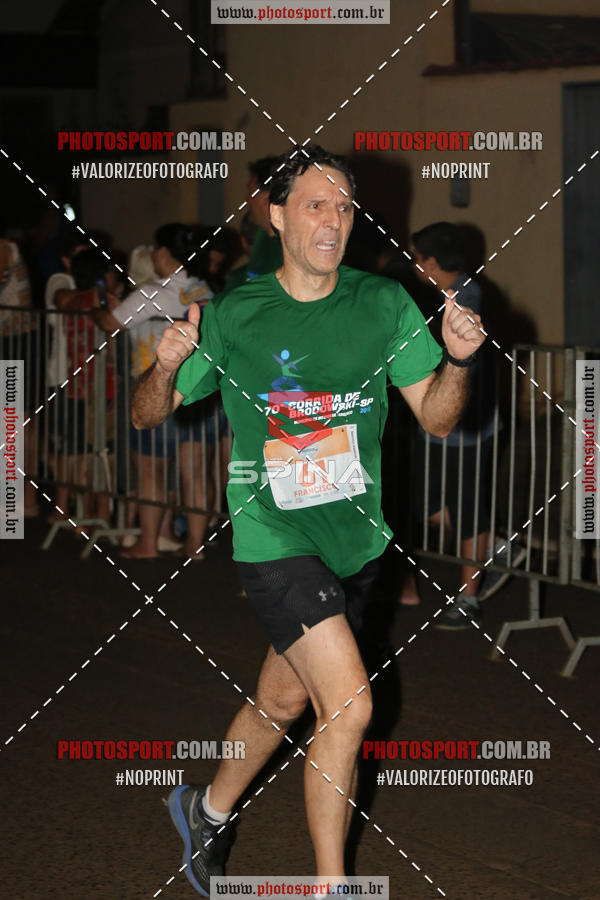 Buy your photos of the event70 CORRIDA DE BRODOWSKI on Fotop