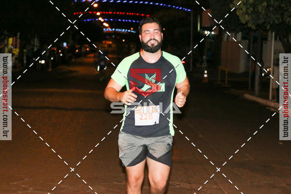 Buy your photos of the event70 CORRIDA DE BRODOWSKI on Fotop