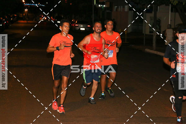 Buy your photos of the event70 CORRIDA DE BRODOWSKI on Fotop