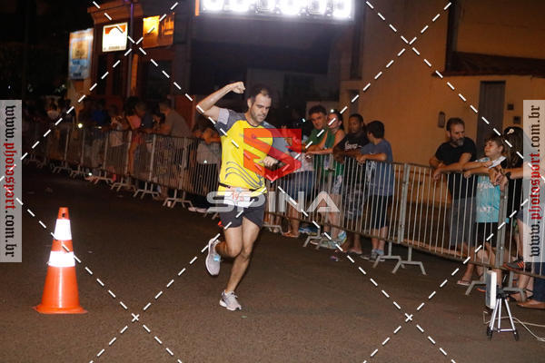 Buy your photos of the event70 CORRIDA DE BRODOWSKI on Fotop