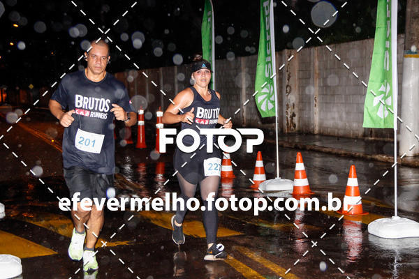 Buy your photos of the eventItabirito Night Run on Fotop
