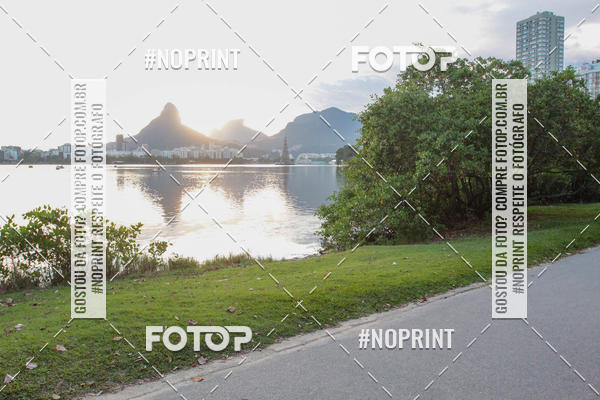 Buy your photos of the eventLagoa Night Run on Fotop