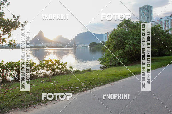 Buy your photos of the eventLagoa Night Run on Fotop