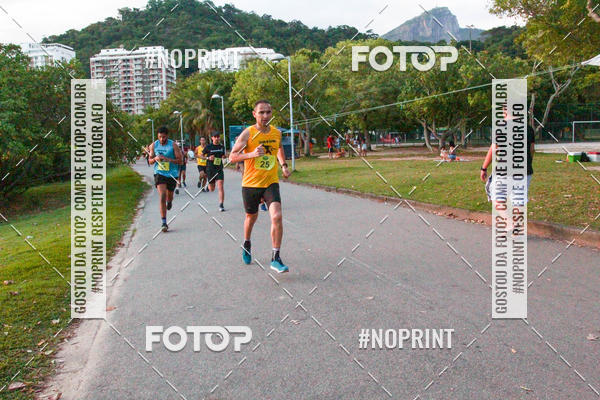 Buy your photos of the eventLagoa Night Run on Fotop