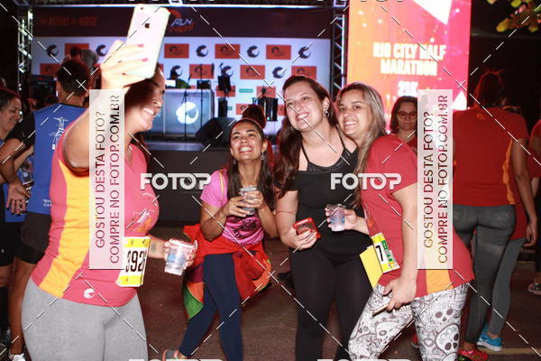 Buy your photos of the eventRun The Night - Rio de Janeiro on Fotop