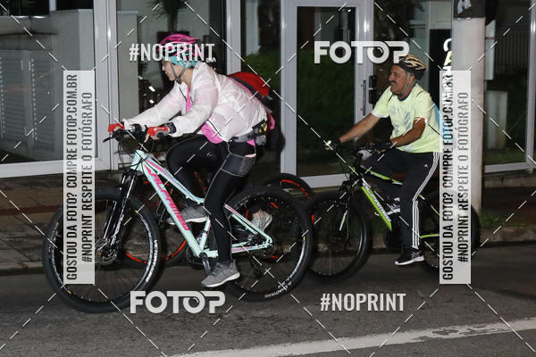 Buy your photos of the eventPEDALADA NOTURNA DO SESC AVENIDA PAULISTA 2020 - Equipe ASI on Fotop