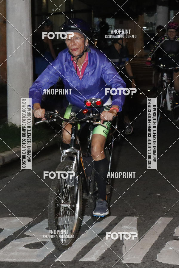 Buy your photos of the eventPEDALADA NOTURNA DO SESC AVENIDA PAULISTA 2020 - Equipe ASI on Fotop