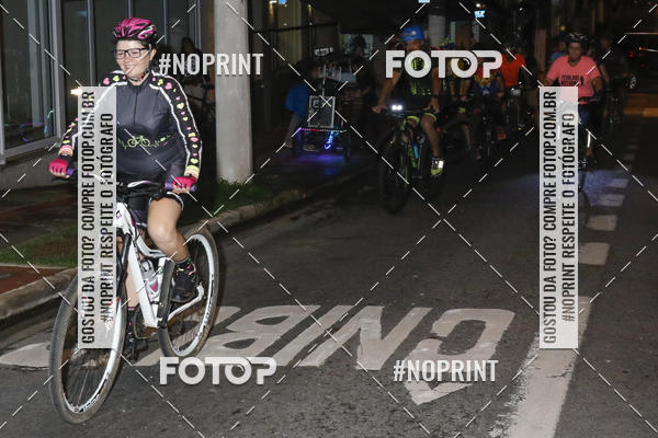 Buy your photos of the eventPEDALADA NOTURNA DO SESC AVENIDA PAULISTA 2020 - Equipe ASI on Fotop
