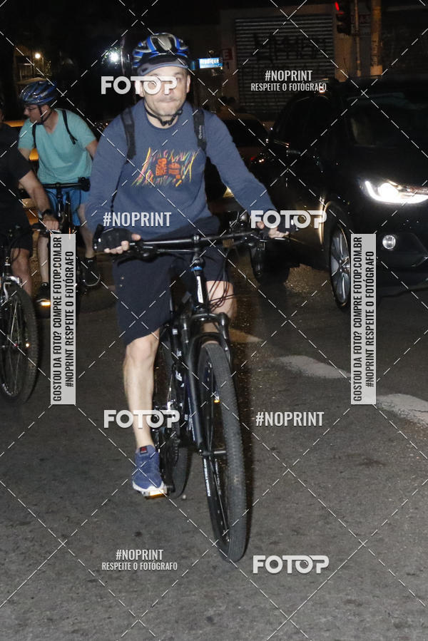 Buy your photos of the eventPEDALADA NOTURNA DO SESC AVENIDA PAULISTA 2020 - Equipe ASI on Fotop