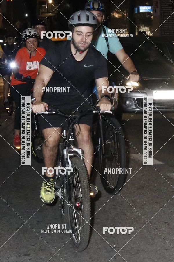 Buy your photos of the eventPEDALADA NOTURNA DO SESC AVENIDA PAULISTA 2020 - Equipe ASI on Fotop