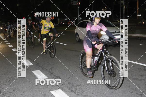 Buy your photos of the eventPEDALADA NOTURNA DO SESC AVENIDA PAULISTA 2020 - Equipe ASI on Fotop