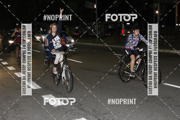 Buy your photos of the eventPEDALADA NOTURNA DO SESC AVENIDA PAULISTA 2020 - Equipe ASI on Fotop