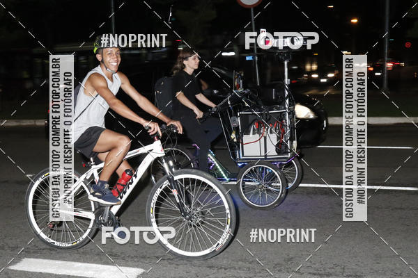 Buy your photos of the eventPEDALADA NOTURNA DO SESC AVENIDA PAULISTA 2020 - Equipe ASI on Fotop