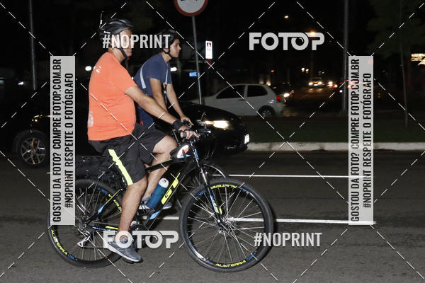 Buy your photos of the eventPEDALADA NOTURNA DO SESC AVENIDA PAULISTA 2020 - Equipe ASI on Fotop